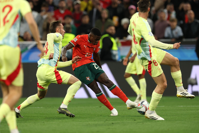 本赛季俱乐部双人组进球榜：凯恩+迪亚斯37球高居第一（本赛季俱乐部双人进球榜：凯恩与迪亚斯合计37球登顶）