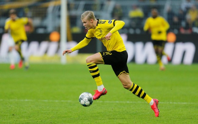 图片报：于帕梅卡诺向拜仁要2000万欧年薪+2000万签字费（《图片报》：于帕梅卡诺向拜仁索要2000万欧元年薪及2000万欧元签字费）