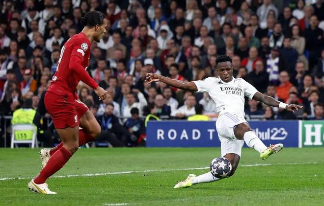 状态低迷！狄龙全场16中4，正负值-47（手感不佳！狄龙全场16投仅4中，正负值-47）