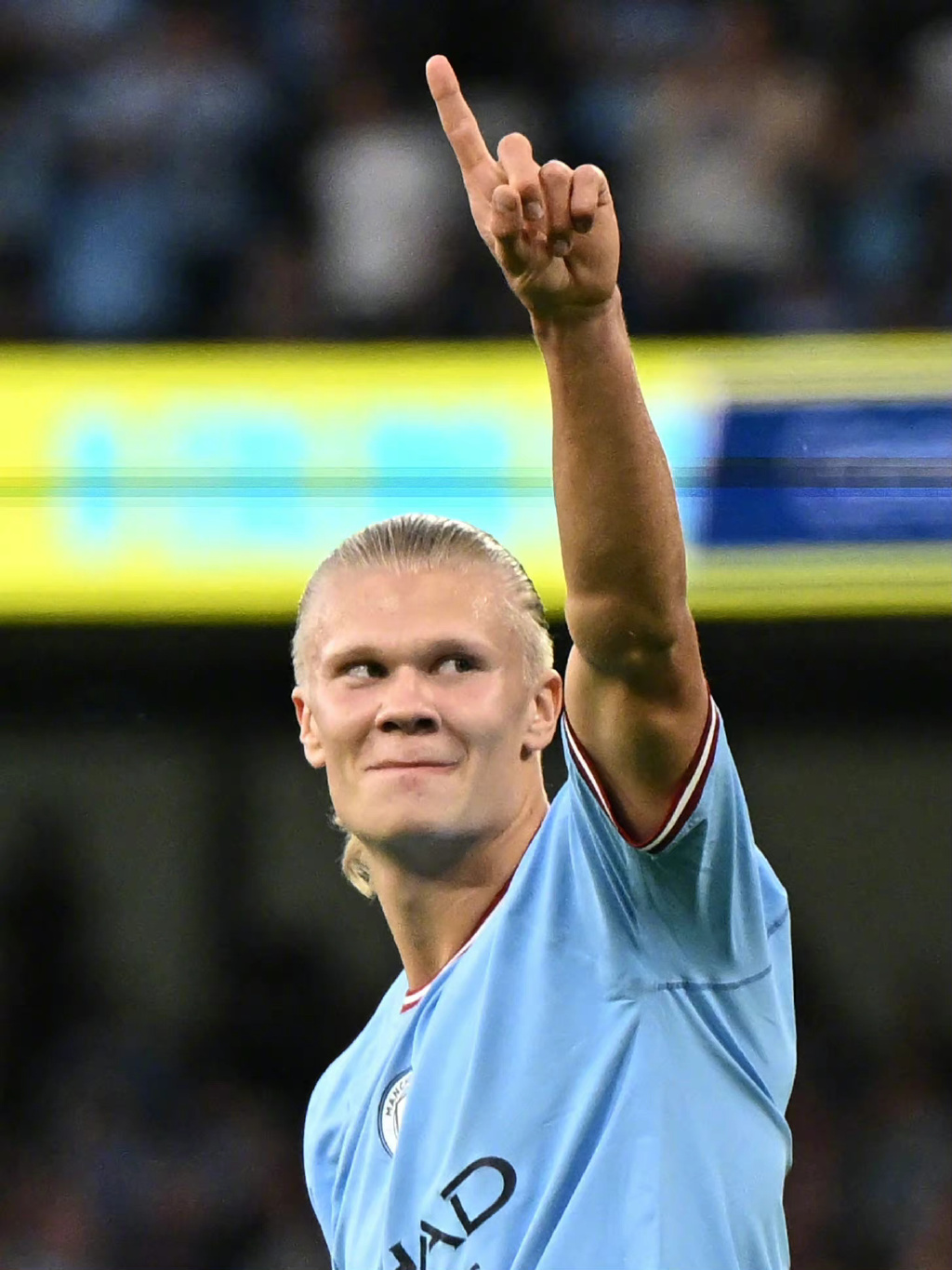 欧冠：拜仁客场3-2险胜萨格勒布迪纳摩（欧冠赛场：拜仁客场3比2险胜萨格勒布迪纳摩）